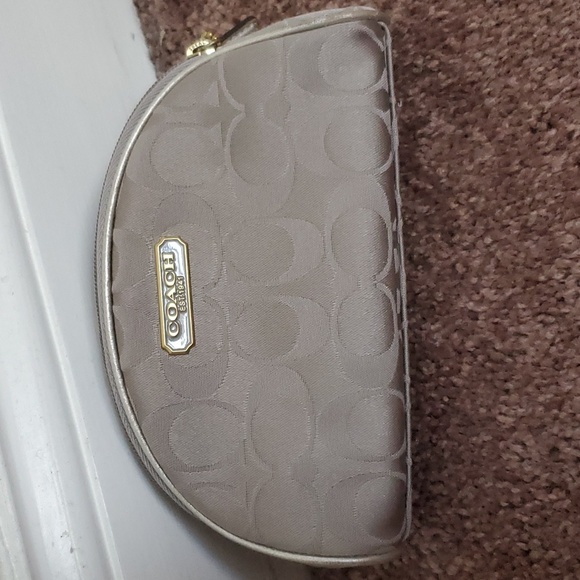 Coach cosmetic bag - Picture 1 of 6